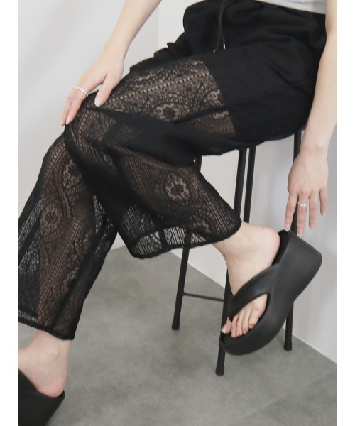 Reurie'(レウリィ)の「シアーレースワイドパンツ/ロング丈 シースルー 花柄 総柄 コットンレース ガーリー 大人カジュアル(スラックス・レディース・アイボリー/ブラック・FREE)」の5枚目の写真