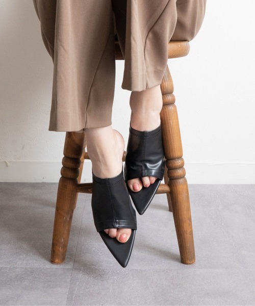 Fabby fabby(ファビィーファビィー)の「ストレッチロングノーズトゥヒールサンダル(サンダル・レディース・ブラック/ブラウン/シルバー・SMALL/MEDIUM/LARGE)」の1枚目の写真