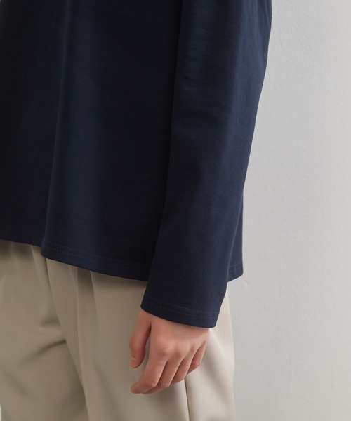 On One's Own(オンワンズオン)の「On One's Own 二重衿風ラウンドカラーデザインダーツ長袖Tシャツ(Tシャツ/カットソー・レディース・ブラック/ブルーグリーン/ワイン/ネイビー・M/L)」の13枚目の写真