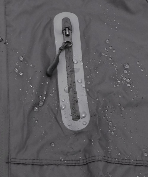 KiU（キウ）の「キウ KiU RAIN ZIP UP レインジップアップ（レインコート/ポンチョ・レディース・ブラック/オフホワイト/カーキ/ベージュ・S）」の8枚目の写真