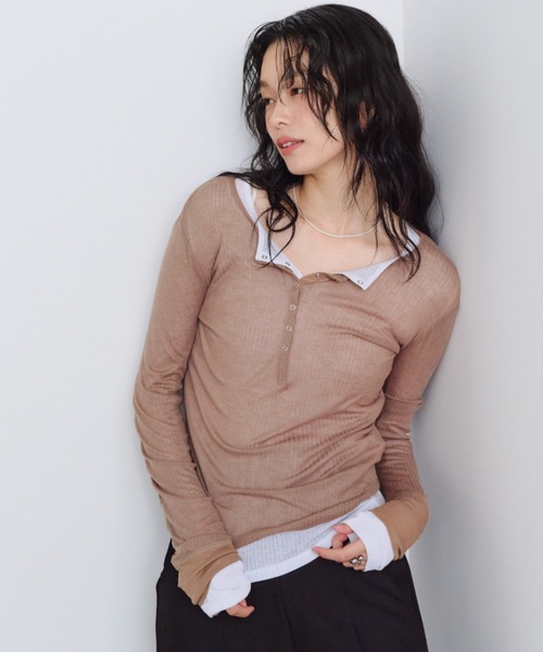Shelly island(シェリーアイランド)の「シアーリブヘンリーネックロンT(Tシャツ/カットソー・レディース・ブラック/ホワイト/ボルドー/ベージュ/ピンク/グレー・FREE)」の10枚目の写真