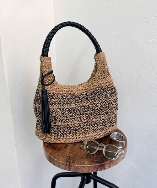 fredy emue（フレディエミュ）の「タッセル付きラメペーパーカゴバッグ（かごバッグ・レディース・ベージュ/ブラウン/グレイッシュベージュ・FREE）」の9枚目の写真