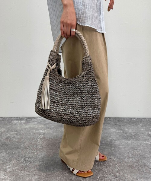 fredy emue（フレディエミュ）の「タッセル付きラメペーパーカゴバッグ（かごバッグ・レディース・ベージュ/ブラウン/グレイッシュベージュ・FREE）」の20枚目の写真