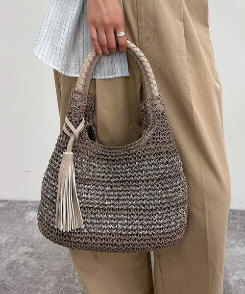 fredy emue（フレディエミュ）の「タッセル付きラメペーパーカゴバッグ（かごバッグ・レディース・ベージュ/ブラウン/グレイッシュベージュ・FREE）」の19枚目の写真