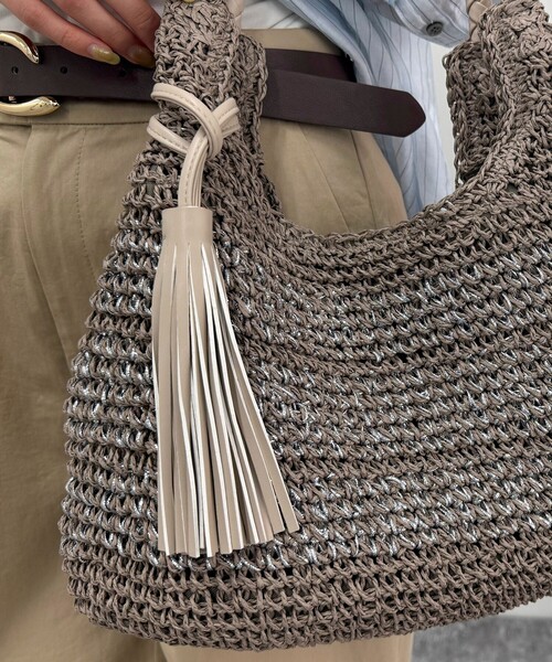 fredy emue（フレディエミュ）の「タッセル付きラメペーパーカゴバッグ（かごバッグ・レディース・ベージュ/ブラウン/グレイッシュベージュ・FREE）」の18枚目の写真