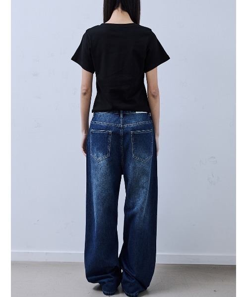 PLACE STUDIO(プレイススタジオ)の「A'GEM/9 × .kom 『PLACE STUDIO/プレイススタジオ』 Vintage Graphic Fit Semi-Round Cropped Short-Sleeved T-Shirt/セミラウンド クロップ半袖Tシャツ(Tシャツ/カットソー・レディース・ホワイト/ブラック・FREE)」の7枚目の写真