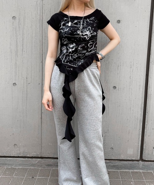 SHEPP(シープ)の「2wayオフショル フロントプリント フリルTシャツ(Tシャツ/カットソー・レディース・ホワイト/ブラック・F)」の8枚目の写真