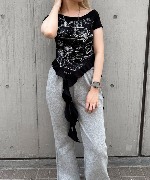SHEPP(シープ)の「2wayオフショル フロントプリント フリルTシャツ(Tシャツ/カットソー・レディース・ホワイト/ブラック・F)」の6枚目の写真