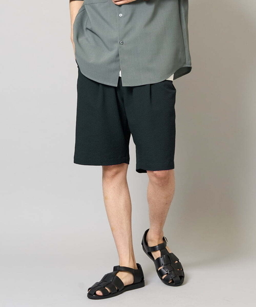 a.v.v（アーヴェヴェ）の「【イージーケア/吸水速乾/毛玉になりにくい】シアサッカーワンタックハーフパンツ（その他パンツ・メンズ・チャコールグレー/ネイビー・46/48/50）」の2枚目の写真