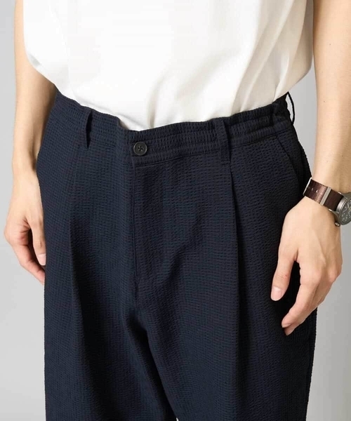 a.v.v（アーヴェヴェ）の「【イージーケア/吸水速乾/毛玉になりにくい】シアサッカーワンタックハーフパンツ（その他パンツ・メンズ・チャコールグレー/ネイビー・46/48/50）」の8枚目の写真