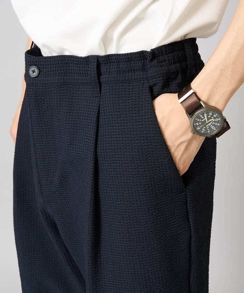 a.v.v（アーヴェヴェ）の「【イージーケア/吸水速乾/毛玉になりにくい】シアサッカーワンタックハーフパンツ（その他パンツ・メンズ・チャコールグレー/ネイビー・46/48/50）」の7枚目の写真