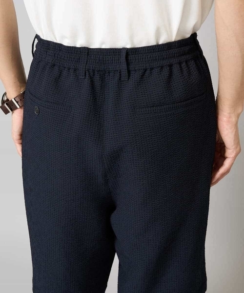 a.v.v（アーヴェヴェ）の「【イージーケア/吸水速乾/毛玉になりにくい】シアサッカーワンタックハーフパンツ（その他パンツ・メンズ・チャコールグレー/ネイビー・46/48/50）」の6枚目の写真