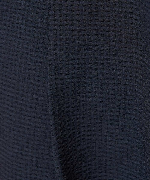 a.v.v（アーヴェヴェ）の「【イージーケア/吸水速乾/毛玉になりにくい】シアサッカーワンタックハーフパンツ（その他パンツ・メンズ・チャコールグレー/ネイビー・46/48/50）」の4枚目の写真