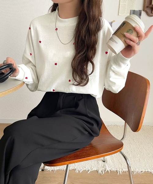 Java(ジャバ)の「【9月中旬再入荷!予約受付中】《JaVaジャバコラボ》“可愛い”がさりげなく溶け込む。袖ネーム付きミニハート総刺繍Tシャツ(長袖)(Tシャツ/カットソー・レディース・ホワイト×ブラック/ホワイト×レッド/ブルー系その他/ブラック×ホワイト・LARGE/MEDIUM/SMALL/X-LARGE)」の15枚目の写真
