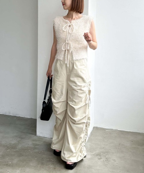 archives（アルシーヴ）の「ラメフェザーニットベスト（ベスト・レディース・ブラック/アイボリー/ベージュ/グレー・MEDIUM）」の6枚目の写真