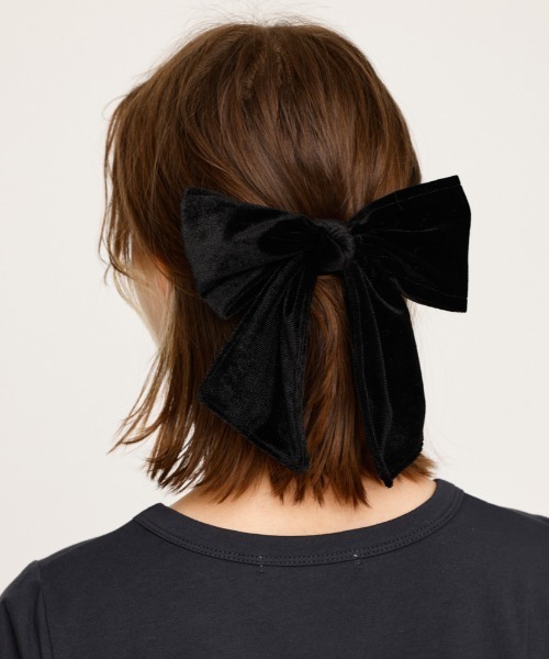 SLY(スライ)の「RIBBON HAIR PIN フェイクレザー リボン ヘアピン(ヘアピン・レディース・ブラック/ブラック系その他2・FREE)」の2枚目の写真