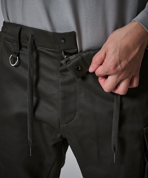 TETE HOMME(テットオム)の「【WEB限定】スリムシルエット ミリタリーカーゴパンツ(カーゴパンツ・メンズ・ブラック/チャコールグレー/カーキ・MEDIUM/LARGE/X-LARGE)」の22枚目の写真