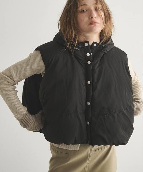 ブラック ダウンベスト ファー付きフード MONCLER ブラック ダウンベスト フード付き サイズ4 MONCLER ブラック