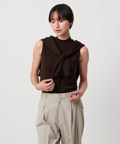 UNITED ARROWS（ユナイテッドアローズ）の「ハイネック ノースリーブ ニット ウォッシャブル（ニット/セーター・レディース・ダークブラウン/レッド/ブラック・FREE）」の2枚目の写真