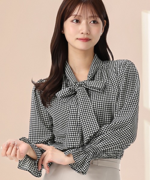 MISCH MASCH（ミッシュマッシュ）の「ボウタイシャーリングブラウス（シャツ/ブラウス・レディース・ブラック×ホワイト/ホワイト/パープル/ブラック/ベージュ×ブラック・ﾌﾘ-）」の5枚目の写真