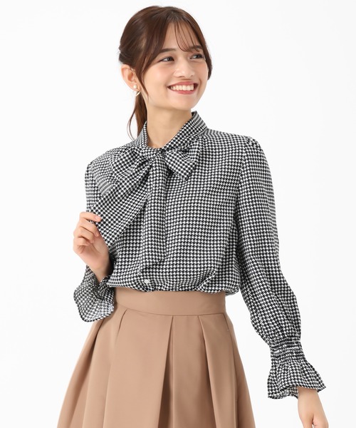 MISCH MASCH（ミッシュマッシュ）の「ボウタイシャーリングブラウス（シャツ/ブラウス・レディース・ブラック×ホワイト/ホワイト/パープル/ブラック/ベージュ×ブラック・ﾌﾘ-）」の13枚目の写真