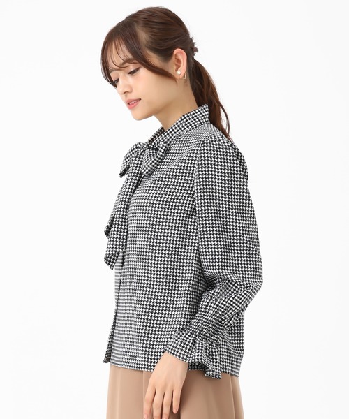 MISCH MASCH（ミッシュマッシュ）の「ボウタイシャーリングブラウス（シャツ/ブラウス・レディース・ブラック×ホワイト/ホワイト/パープル/ブラック/ベージュ×ブラック・ﾌﾘ-）」の15枚目の写真