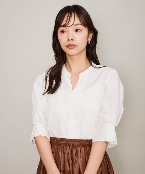 QUEENS COURT(クイーンズコート)の「タックバルーンキーネックブラウス≪手洗い可能≫(シャツ/ブラウス・レディース・オフホワイト/ピンク/ネイビー・M)」の1枚目の写真