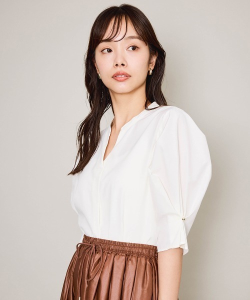 QUEENS COURT(クイーンズコート)の「タックバルーンキーネックブラウス≪手洗い可能≫(シャツ/ブラウス・レディース・オフホワイト/ピンク/ネイビー・M)」の4枚目の写真