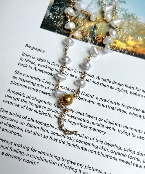 DouDou（ドゥドゥ）の「【インフルエンサーOKOCHI企画】月モチーフランダムパールネックレス（ネックレス・レディース・ゴールド/シルバー・FREE）」の5枚目の写真