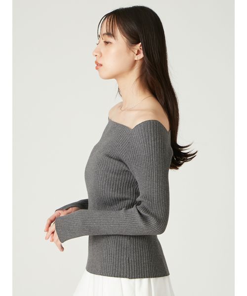 FRAY I.D（フレイアイディー）の「オフショルデコルテリブニット／ウォッシャブル（ニット/セーター・レディース・オフホワイト/グレー/ブラック/レッド・F）」の8枚目の写真