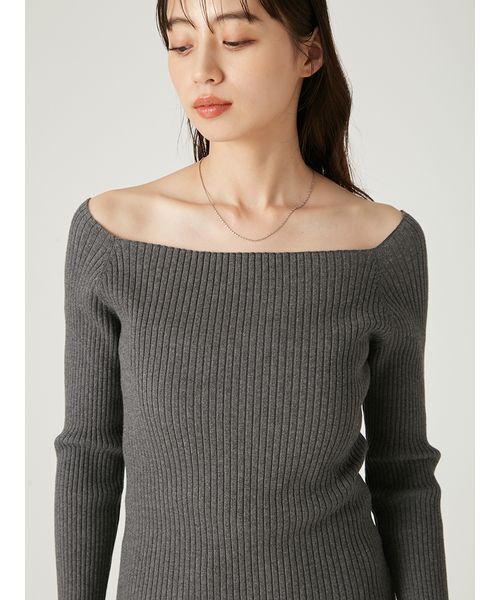 FRAY I.D（フレイアイディー）の「オフショルデコルテリブニット／ウォッシャブル（ニット/セーター・レディース・オフホワイト/グレー/ブラック/レッド・F）」の9枚目の写真