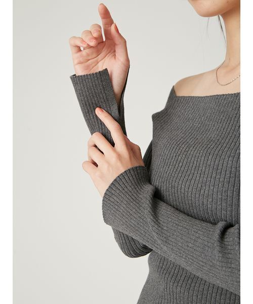 FRAY I.D（フレイアイディー）の「オフショルデコルテリブニット／ウォッシャブル（ニット/セーター・レディース・オフホワイト/グレー/ブラック/レッド・F）」の10枚目の写真