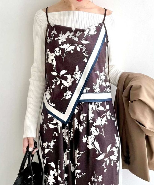 FRAY I.D（フレイアイディー）の「オフショルデコルテリブニット／ウォッシャブル（ニット/セーター・レディース・オフホワイト/グレー/ブラック/レッド・F）」の2枚目の写真