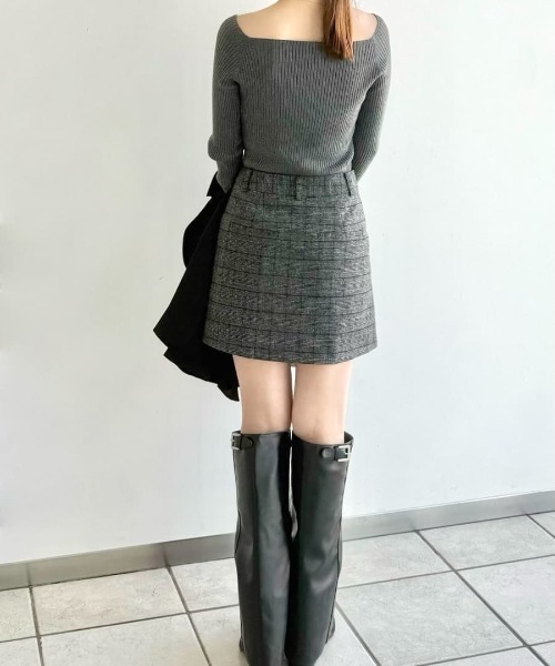 FRAY I.D（フレイアイディー）の「オフショルデコルテリブニット／ウォッシャブル（ニット/セーター・レディース・オフホワイト/グレー/ブラック/レッド・F）」の21枚目の写真