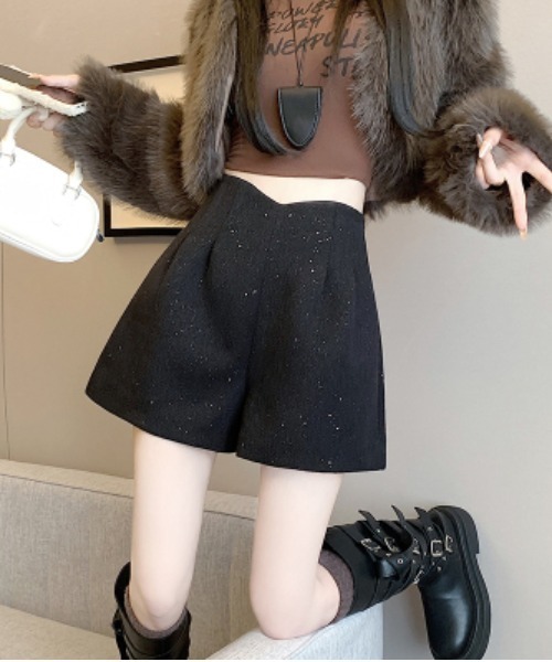 semuse(セミューズ)の「ラメハイウェストショートパンツ(その他パンツ・レディース・グレー/ブラック・M/S)」の2枚目の写真