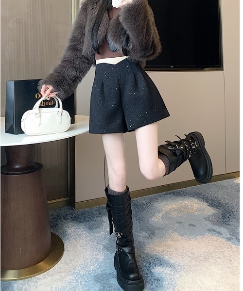 semuse(セミューズ)の「ラメハイウェストショートパンツ(その他パンツ・レディース・グレー/ブラック・M/S)」の8枚目の写真