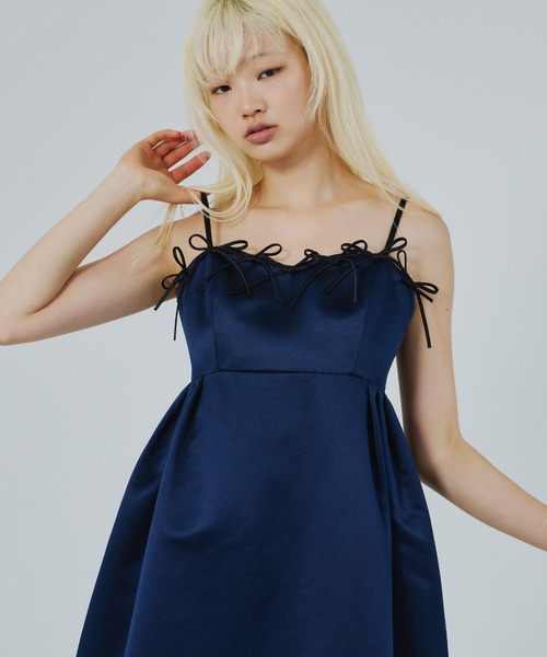 ANDRESD(アンドレスド)の「リボンパフィーボリュームドレス / ribbons puffy volume dress(ドレス・レディース・ネイビー/ブラック・S/M/L)」の5枚目の写真