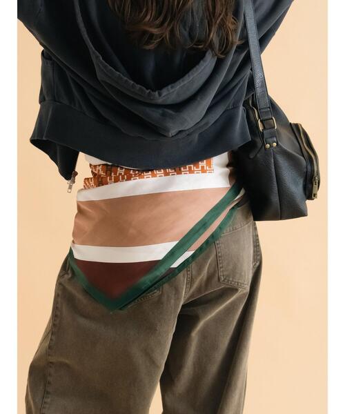 ehka sopo（エヘカソポ）の「幾何柄スカーフ（ストール/ショール・レディース・ブラウン・F）」の3枚目の写真