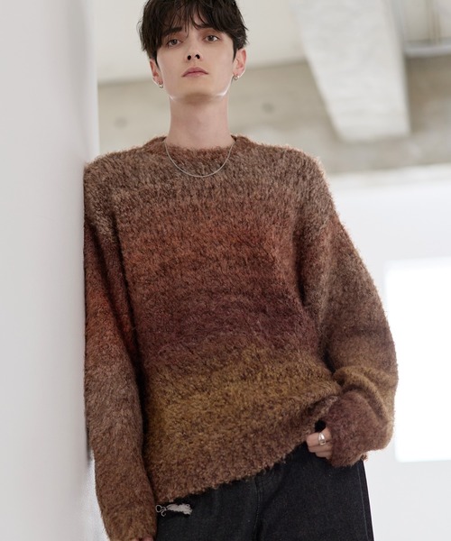 ASTRONOMY（アストロノミー）の「グラデーション起毛加工クルーネックニット（ニット/セーター・メンズ・グレー/ブルー/ブルー系2/テラコッタ/ブラック系2/ワイン/ダークブラウン/ブラック・S/M/L/XL）」の5枚目の写真