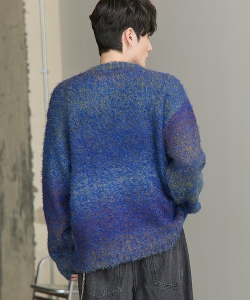 ASTRONOMY（アストロノミー）の「グラデーション起毛加工クルーネックニット（ニット/セーター・メンズ・グレー/ブルー/ブルー系2/テラコッタ/ブラック系2/ワイン/ダークブラウン/ブラック・S/M/L/XL）」の12枚目の写真