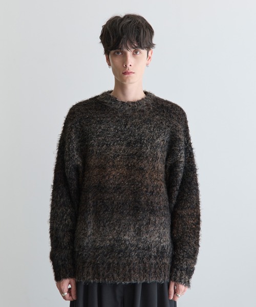 ASTRONOMY（アストロノミー）の「グラデーション起毛加工クルーネックニット（ニット/セーター・メンズ・グレー/ブルー/ブルー系2/テラコッタ/ブラック系2/ワイン/ダークブラウン/ブラック・S/M/L/XL）」の11枚目の写真