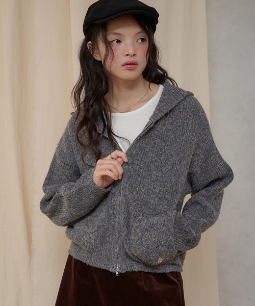 チャコールニットみゅー様 MUHET（ミュエータ）の「ribbed zip-up knit hoodie / リブニット