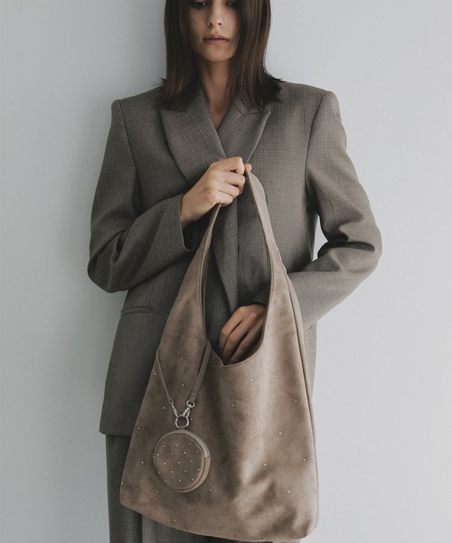 EFOLE(エフォル)の「【ZOZO限定】One shoulder suede bag/ワンショルダースエードバッグ(ショルダーバッグ・レディース・ブラウン/ベージュ・FREE)」の11枚目の写真