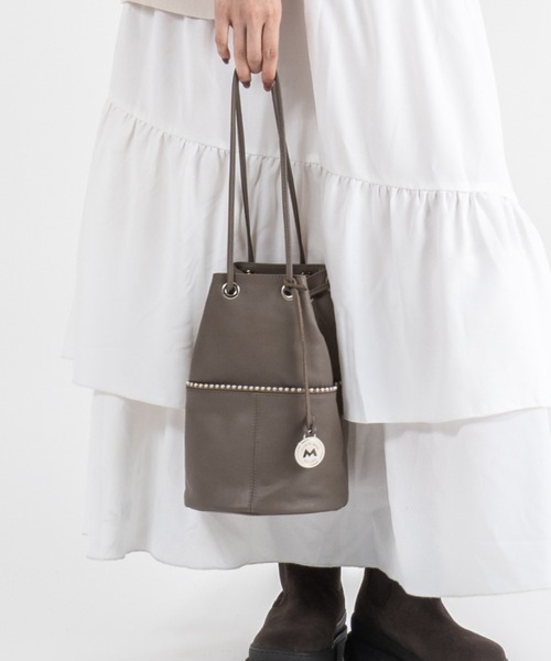 marco masi（マルコマージ）の「【MARCO MASI/マルコ・マージ】巾着　ショルダーバッグ　バケツバッグ　本革（ショルダーバッグ・レディース・シルバー/ベージュ系その他/ブラック・FREE）」の2枚目の写真