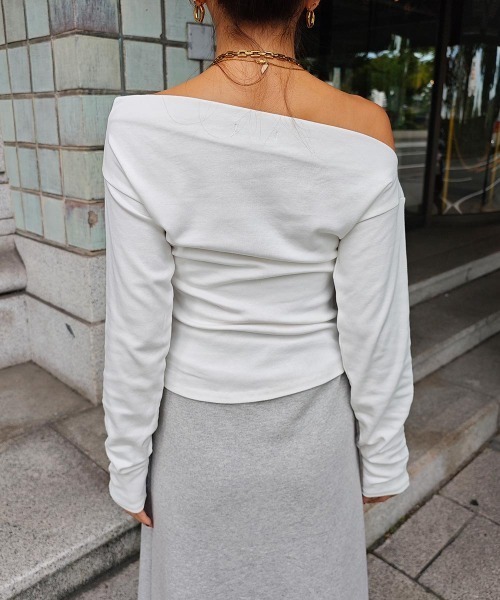 esutoreja（エストレジャ）の「ワンショルダーロングスリーブトップス（Tシャツ/カットソー・レディース・ベージュ/ブラック/アイボリー・FREE）」の20枚目の写真