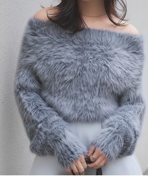 ミックスシャギーフェザーオフショルニットトップス ふんわり着心地とセクシーな露肩が融合した大人のフェミニンアイテム