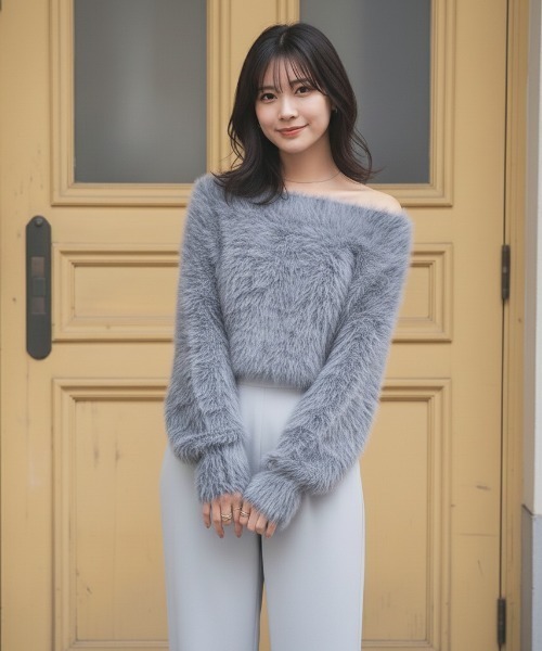 Lateru（ラテル）の「ミックスシャギーフェザーオフショルニットトップス ふんわり着心地とセクシーな露肩が融合した大人のフェミニンアイテム（ニット/セーター・レディース・クリーム/グレー・FREE）」の8枚目の写真