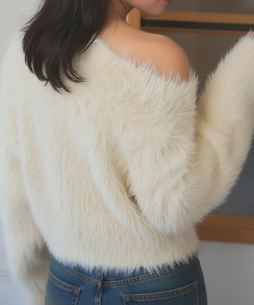 Lateru（ラテル）の「ミックスシャギーフェザーオフショルニットトップス ふんわり着心地とセクシーな露肩が融合した大人のフェミニンアイテム（ニット/セーター・レディース・クリーム/グレー・FREE）」の10枚目の写真