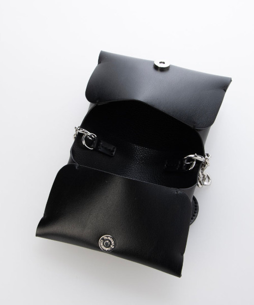 cache cache（カシュ カシュ）の「カシュカシュ cachecache / ハートマイクロチャームショルダー（ショルダーバッグ・レディース・シルバー/ブラック/レッド・FREE）」の5枚目の写真