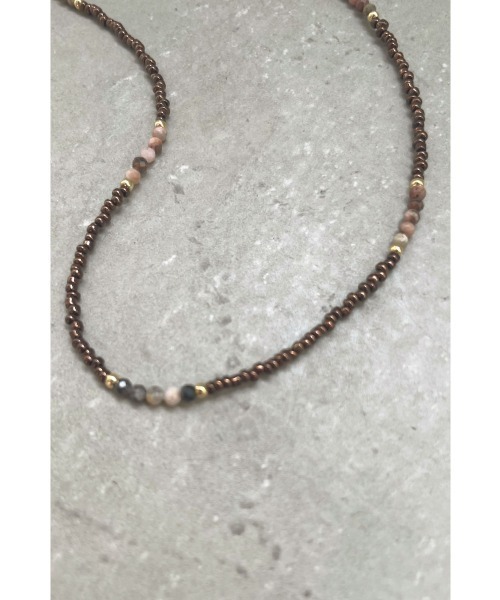 marjour（マージュール）の「BROWN MIX BEADS NECKLACE（ネックレス・レディース・ブラウン・FREE）」の2枚目の写真